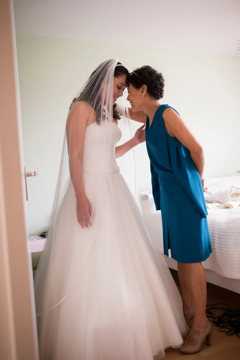 Anne-Floor krijgt een kus op haar voorhoofd