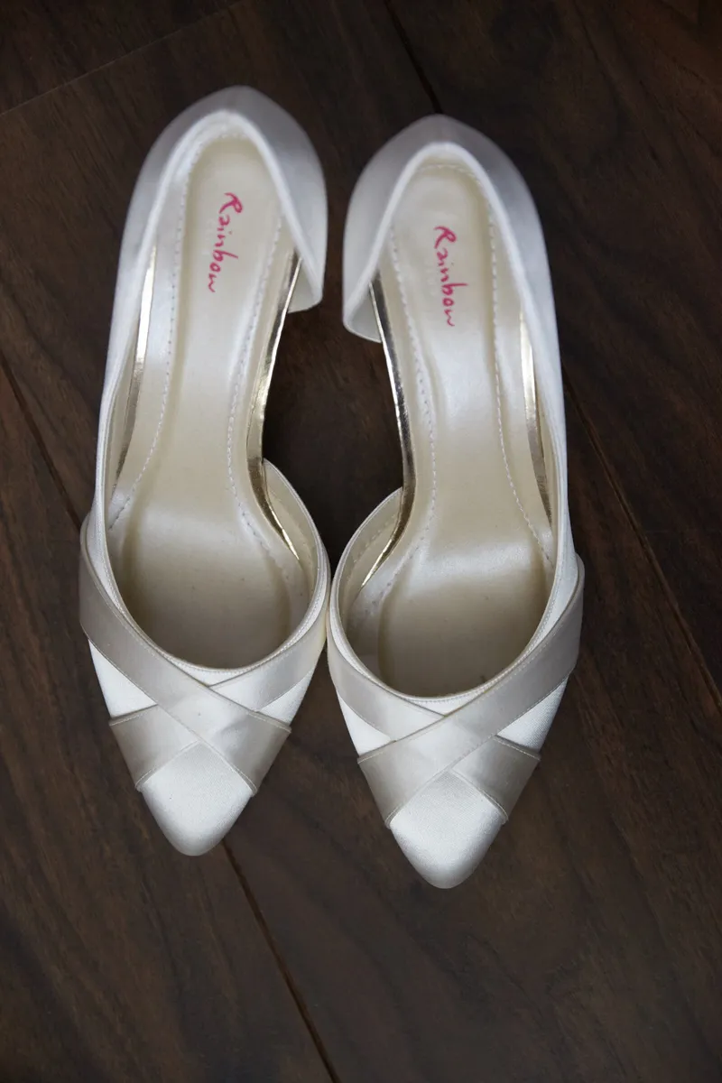De witte schoenen van Nadine