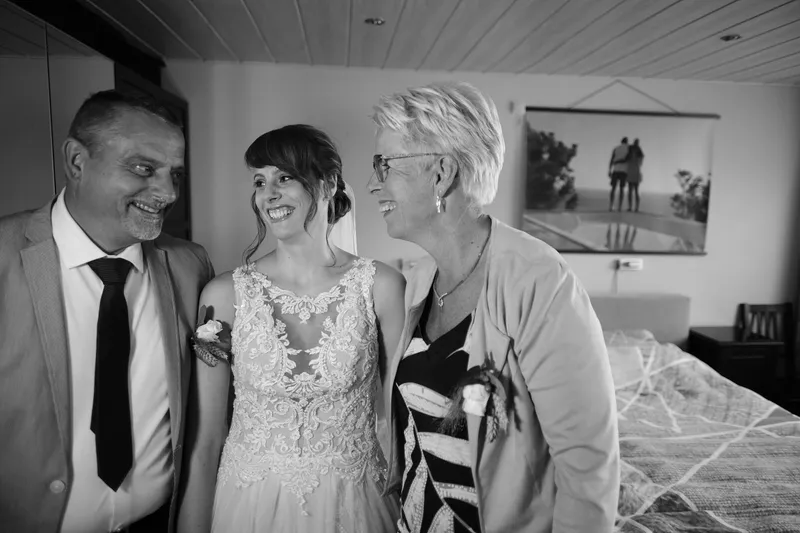 Milou lacht met haar ouders
