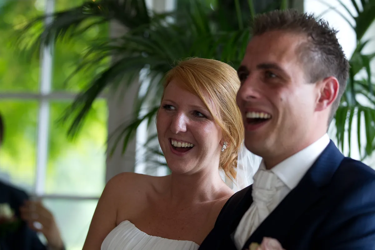Jorike en Sebastiaan lachen naar elkaar