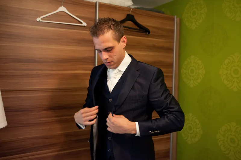 Sebastiaan in zijn pak