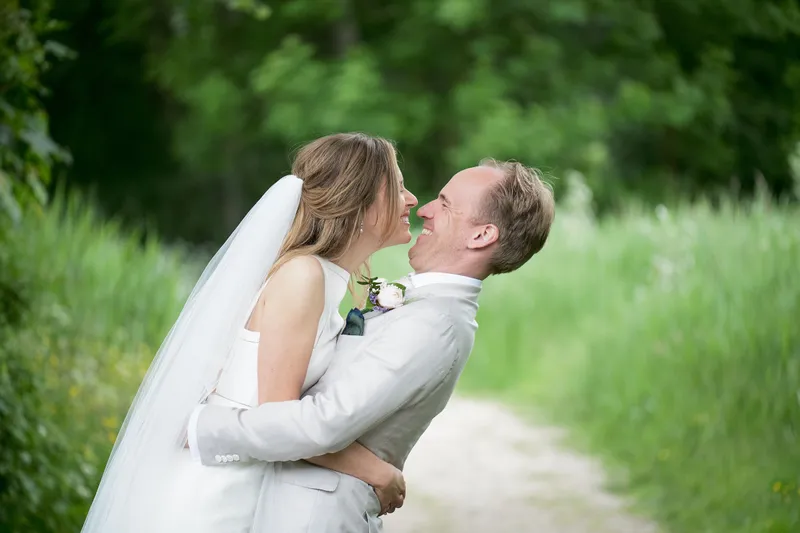 Mary en Jasper samen op het pad