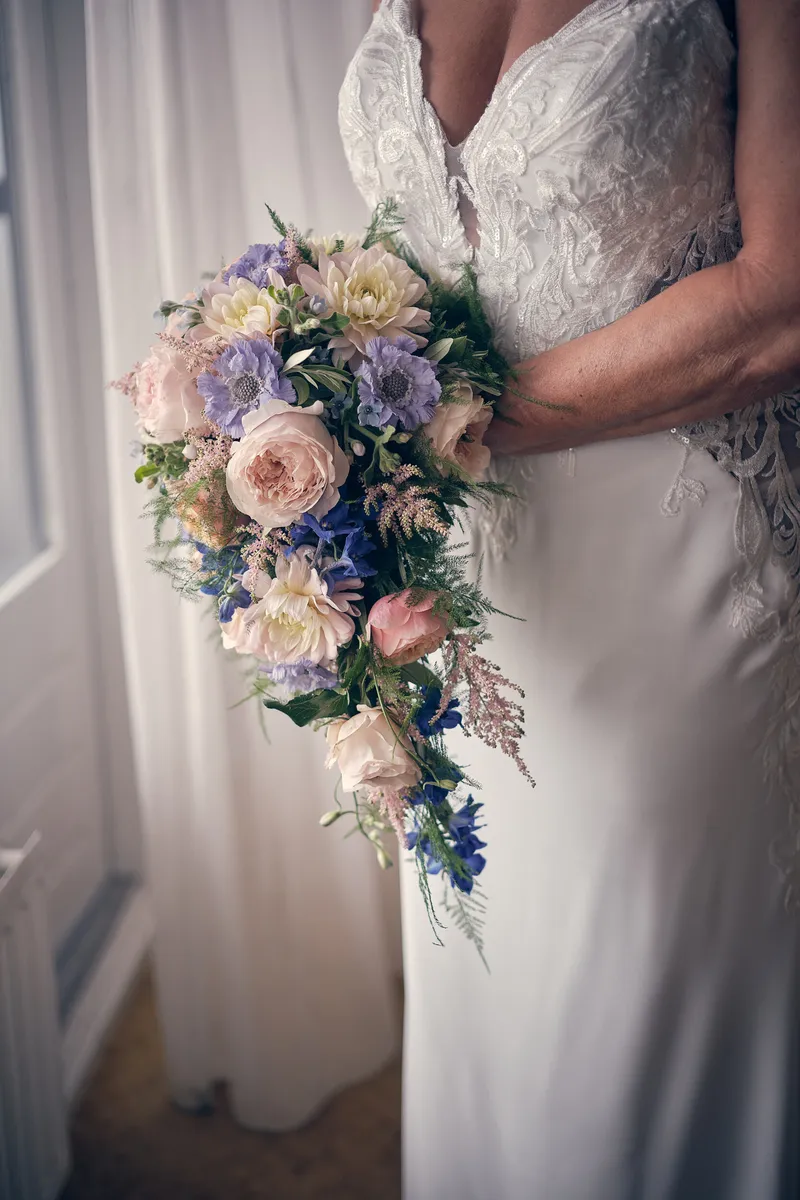 Het boeket van Silvia met pastelkleurige bloemen