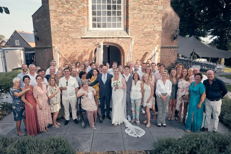 De groepsfoto met alle gasten voor Het Dikke Torentje