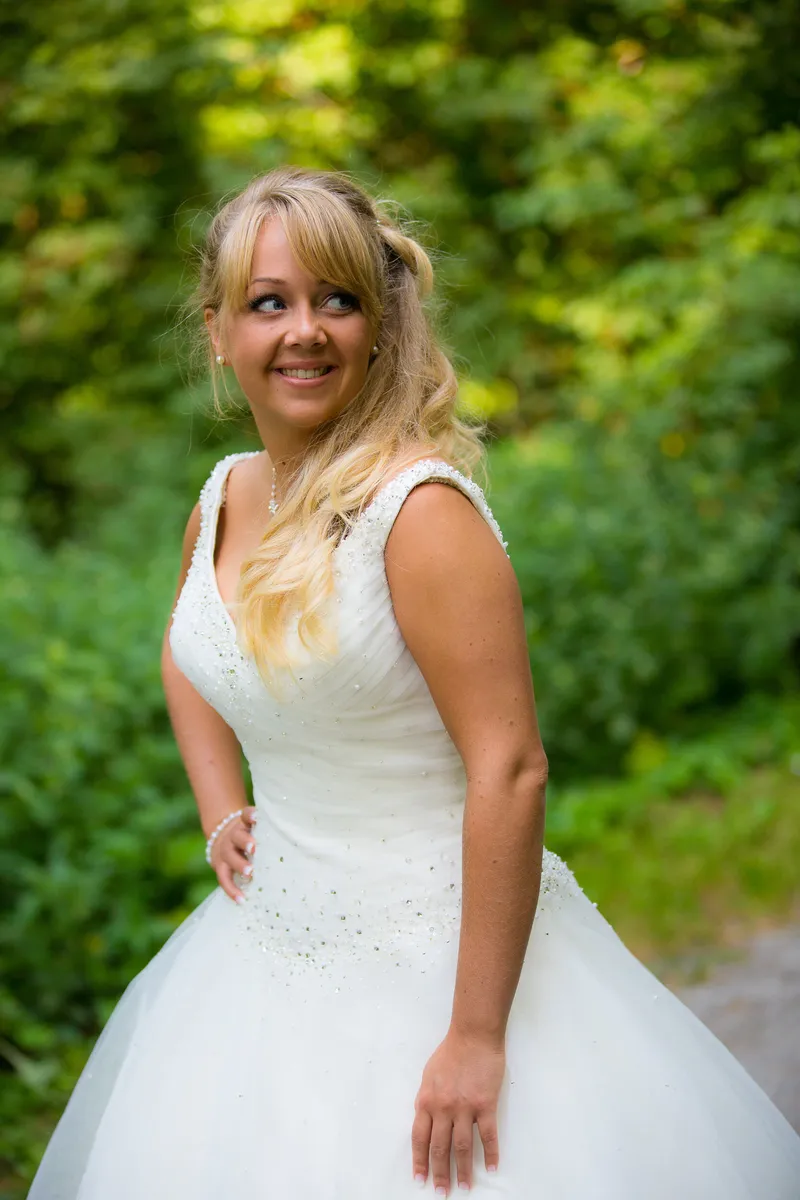 Linda in het groen van het Haagse Bos