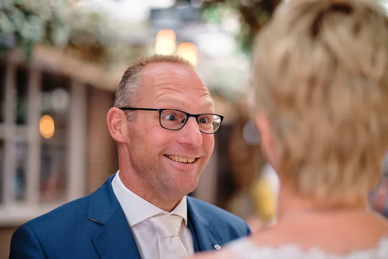 Johan lacht naar Marion