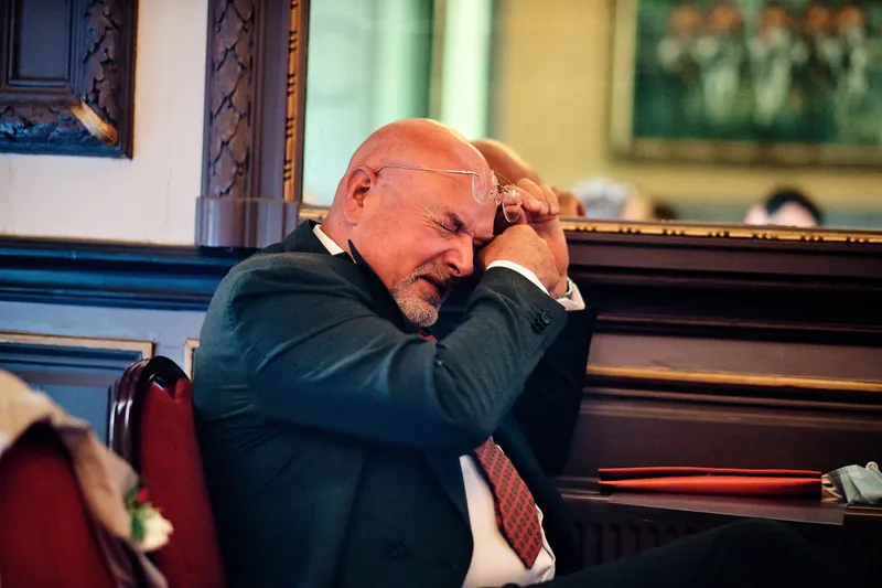 De vader van Neomi is ontroerd op zijn rode stoel