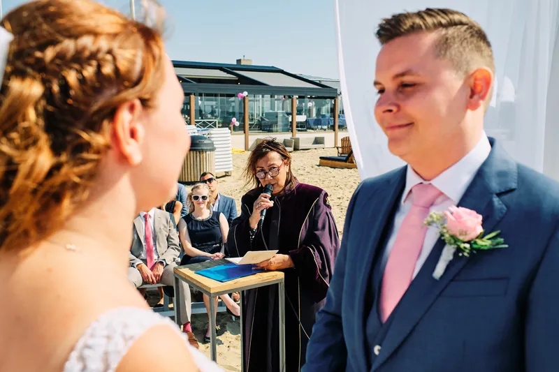 Stefan lacht naar Victoria