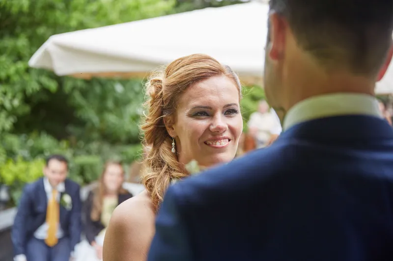 Trudy lacht naar Ron