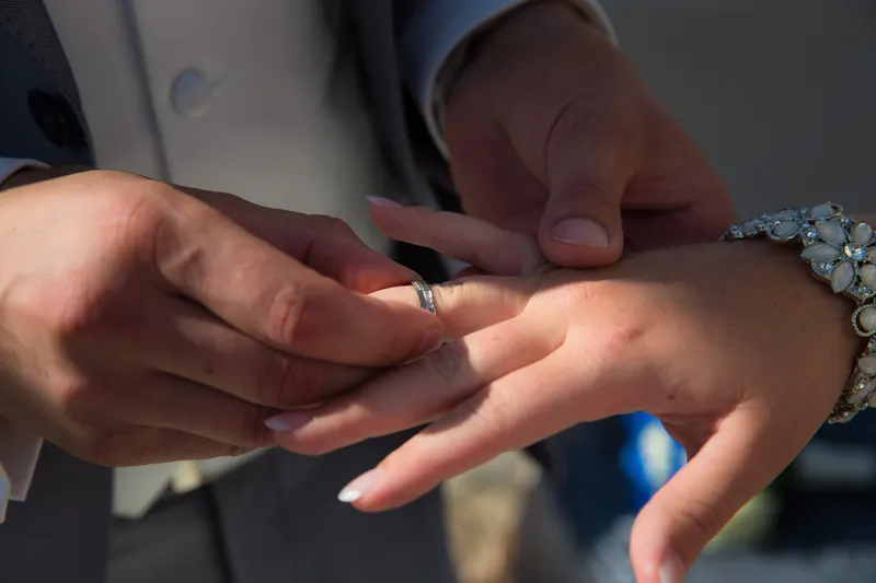 De ring gaat om de vinger van Sabine