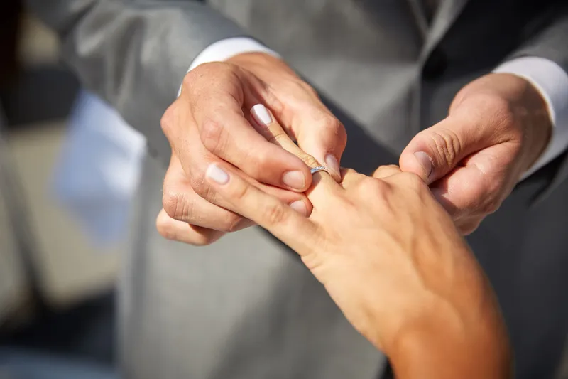 De ring om de vinger van Thais
