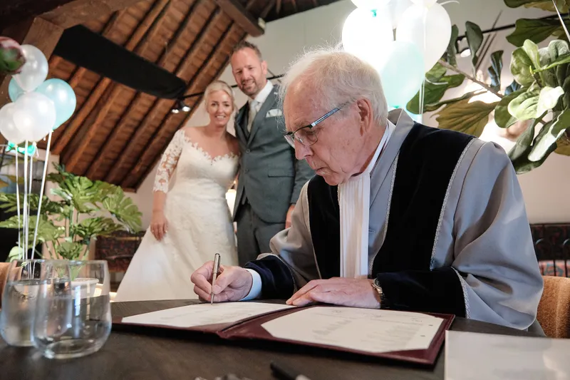 Een getuige tekent, Marleen en Eric kijken toe