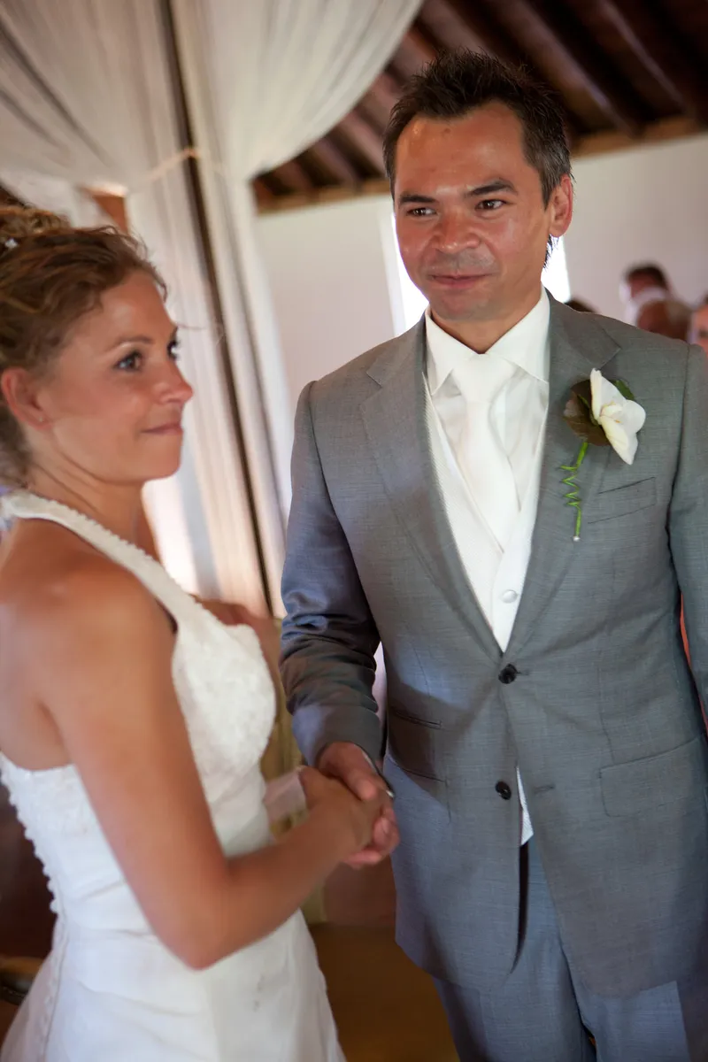 Dennis en Rebecca staan tegenover elkaar