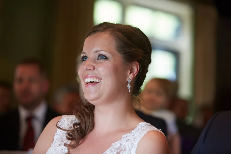 Nadine lacht hardop
