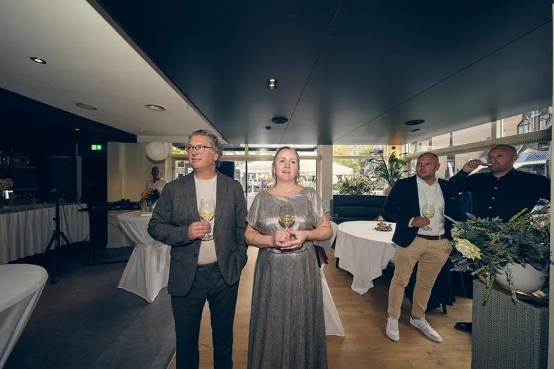 Jiska en Gerrit bij binnenkomst in het restaurant