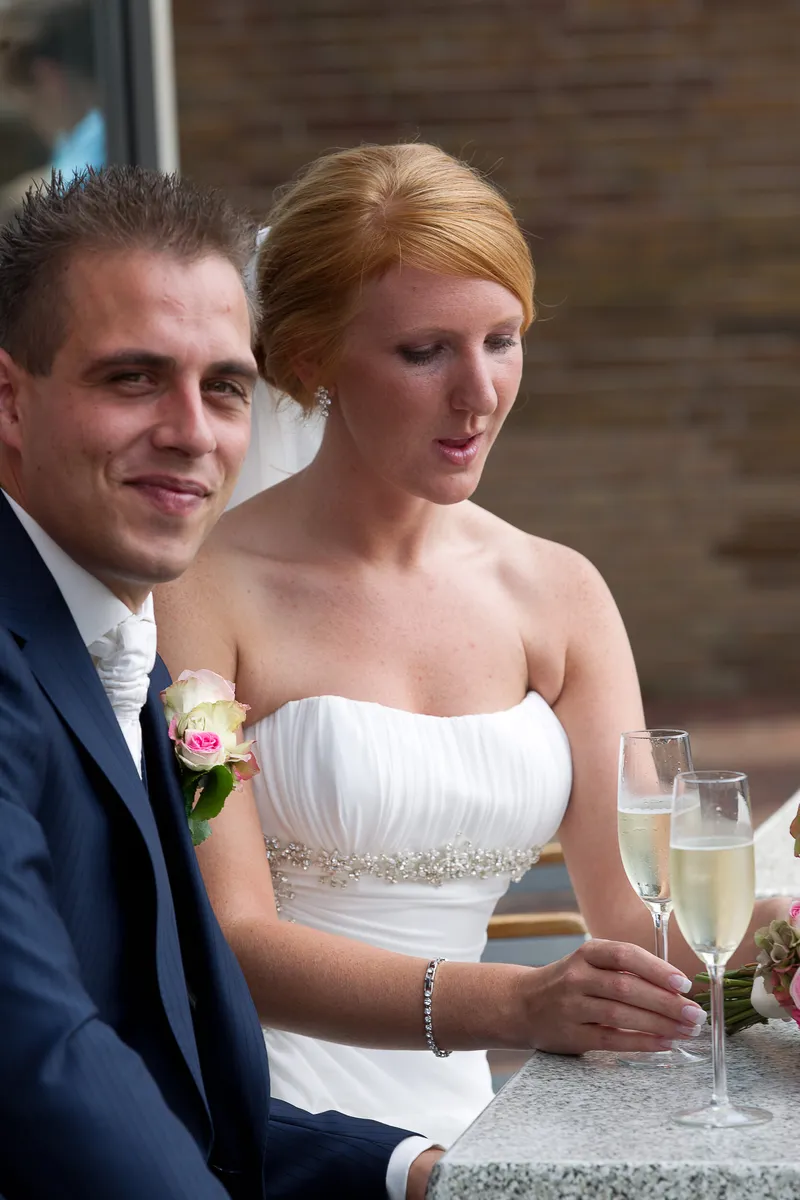 Jorike en Sebastiaan op het terras van De Zaak