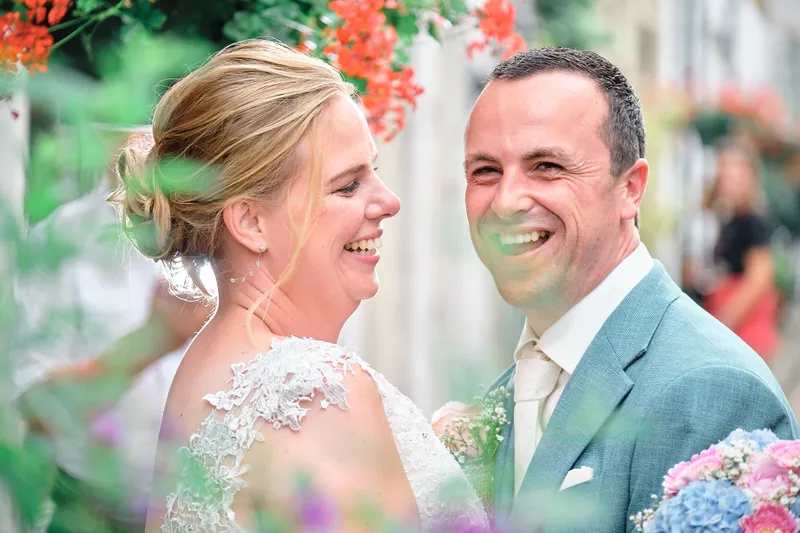 Rick en Milou lachen dicht tegen elkaar