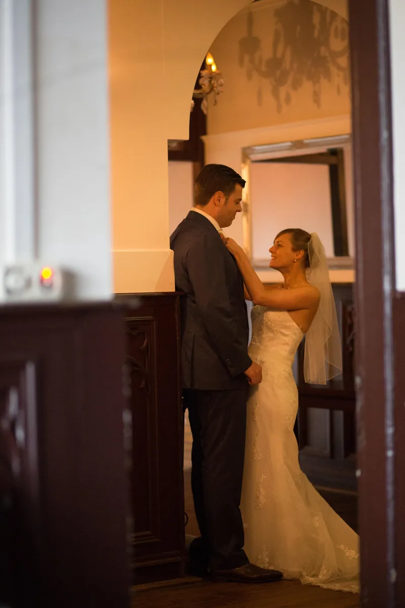 Liza en Stefan bij een boograam