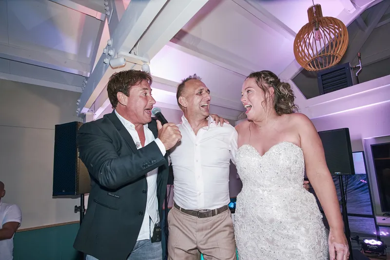 Zanger Alex zingt met Jorg en Mirjam