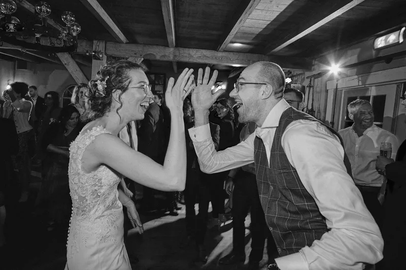 Ilse en Robbert geven elkaar een high five