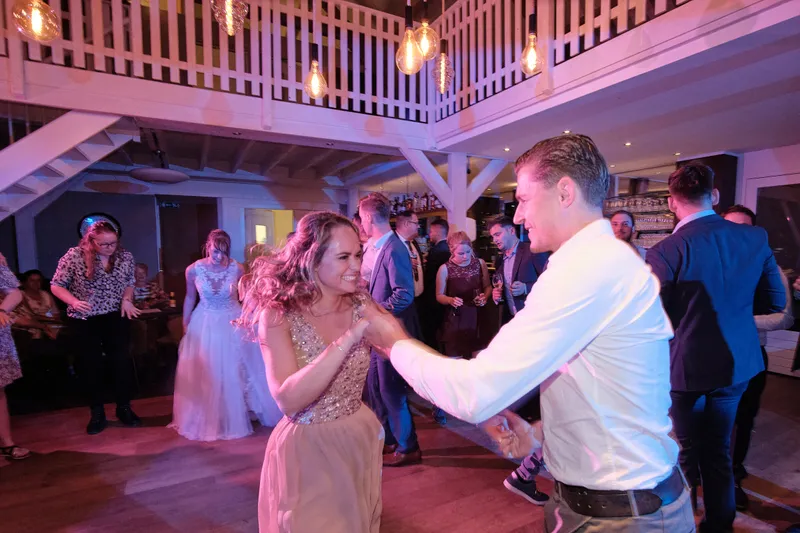 Barry en Milou dansen samen