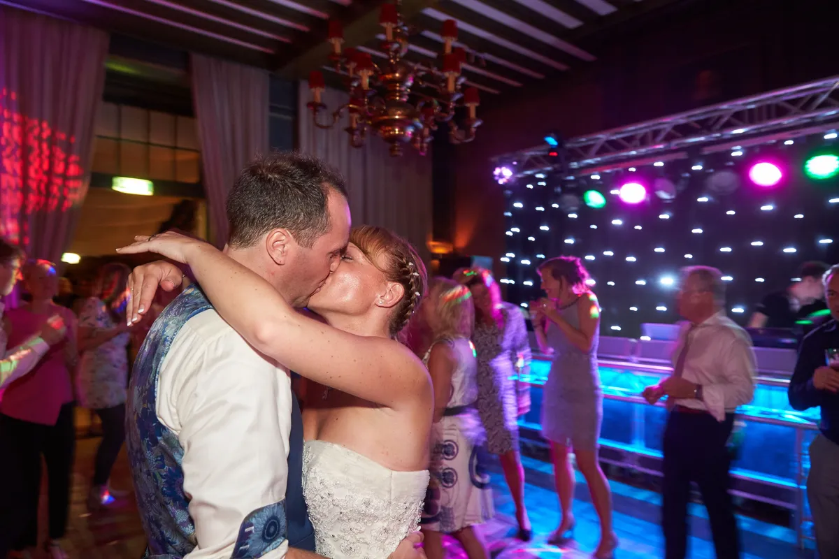 Herman en Margherita kussen op de dansvloer