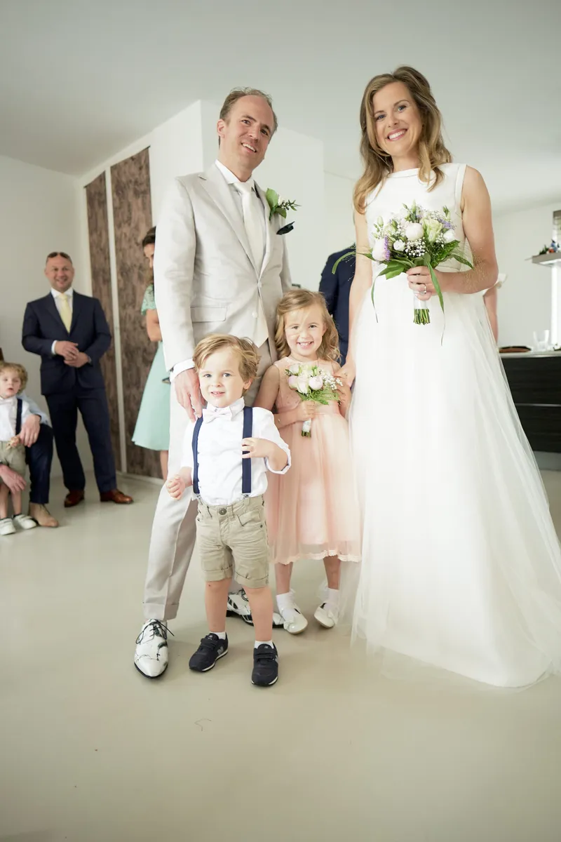 Jasper en Mary met de kinderen in de woonkamer