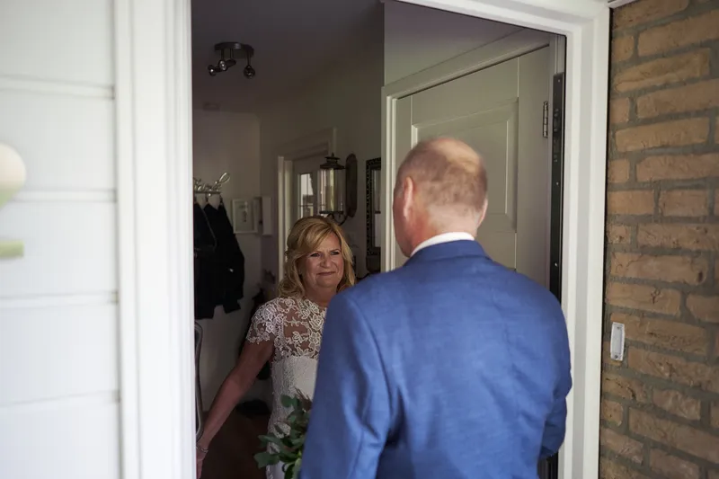 Cees staat voor de deur, Jopie komt naar buiten