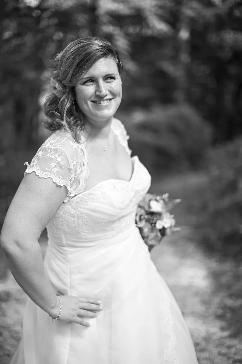 Zwart-witportret van Jessica in haar kanten bolero