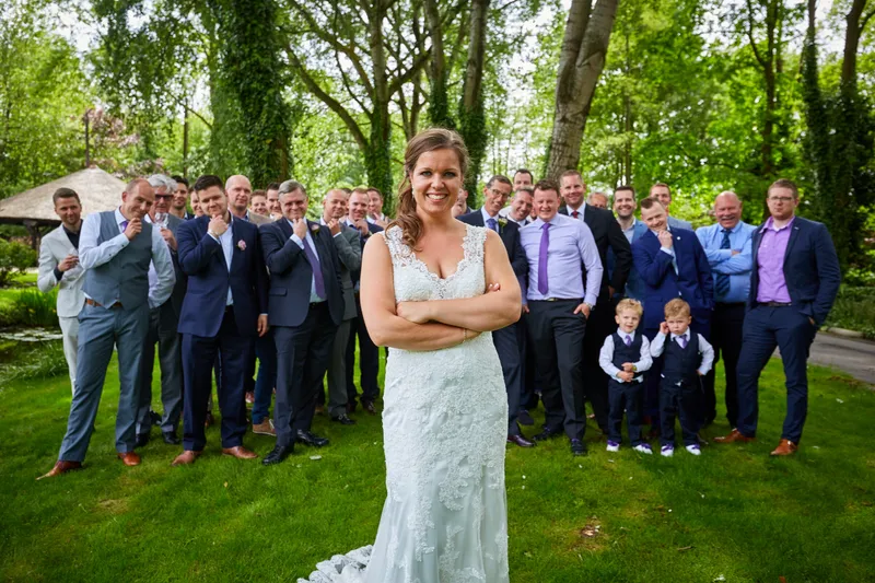 De vrienden van Robbert met Nadine vooraan