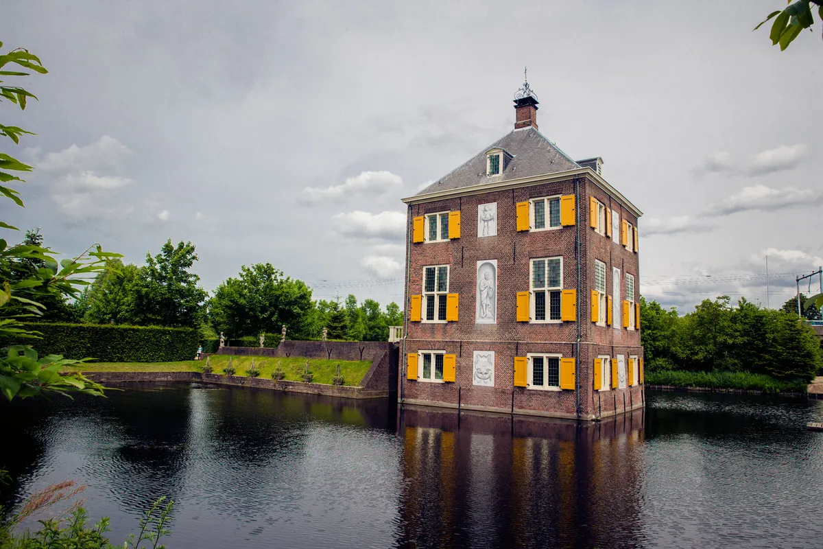 Hofwijck in Voorburg, gespiegeld in het water