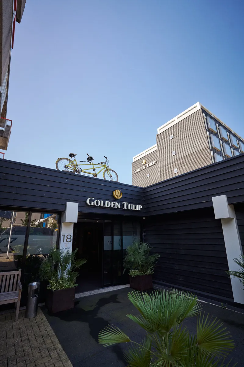 De ingang van het Golden Tulip-hotel in Zoetermeer
