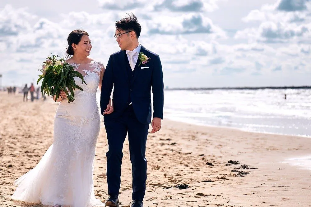 Janet en Yu op hun trouwdag