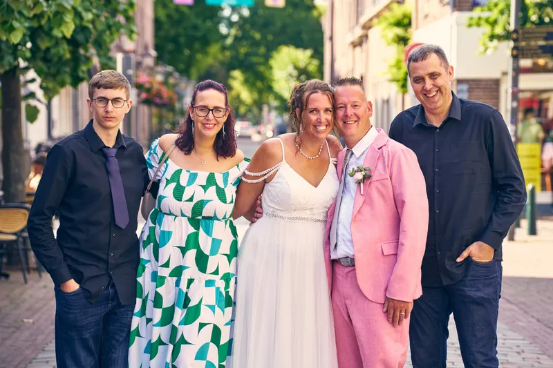 Diliana en Olav met vrienden voor Joris