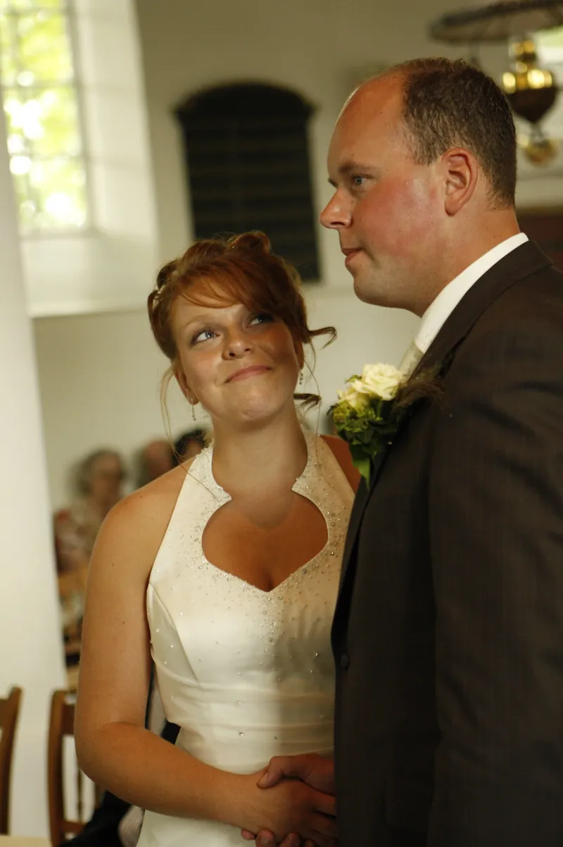 Yvonne en Robert-Jan staan voor in de Sypekerk