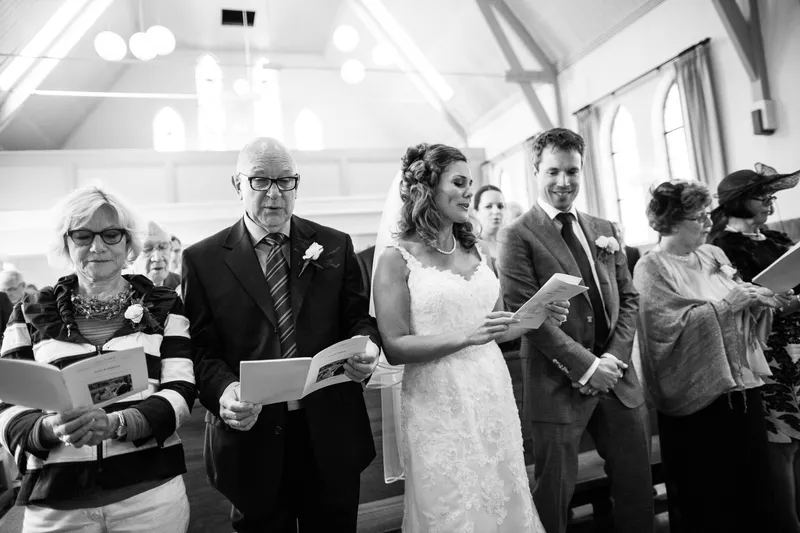 Debora en Joris zingen mee tussen de gasten