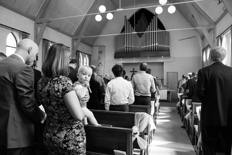 De kerk van binnen, met het orgel achterin