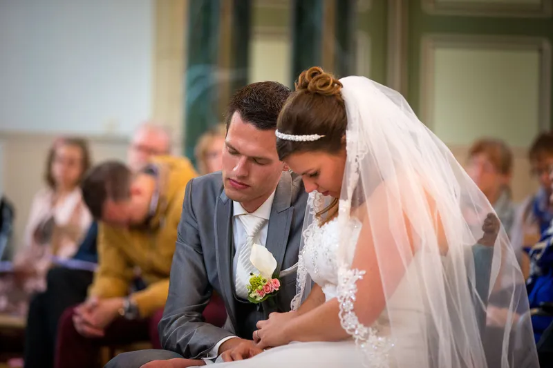 Mark en Annika buigen zich samen voorover