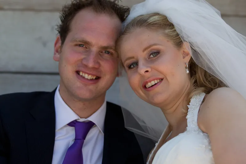 Laurens en Bettiana wang aan wang op de boulevard