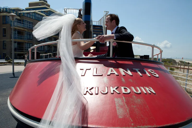 Bettiana op de boot in Kijkduin, waar Laurens haar ten huwelijk vroeg