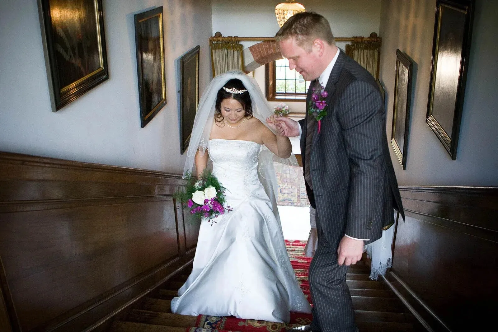Bruidspaar binnen in Kasteel Duivenvoorde