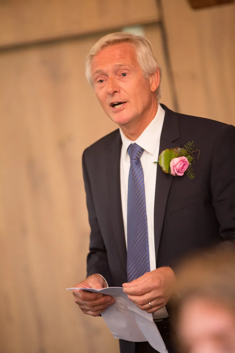 Een speech tijdens het diner