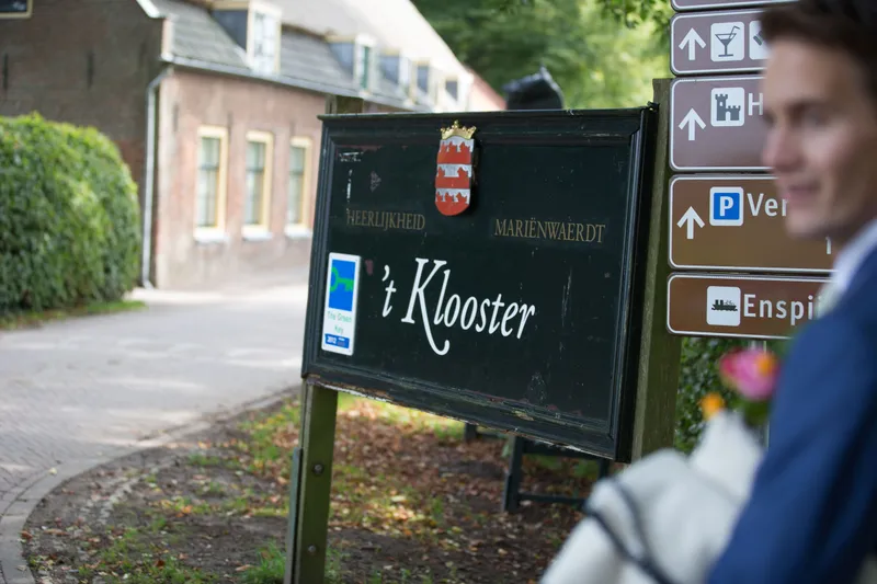 Het bord van ’t Klooster op het landgoed