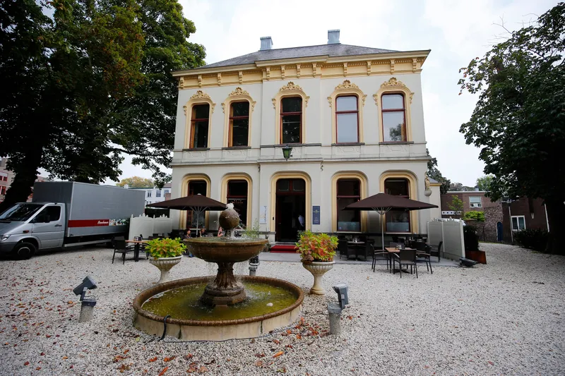 Villa de Vier Jaargetijden met de fontein