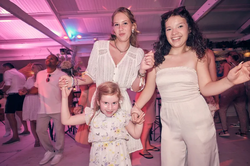 Kinderen dansen op het feest