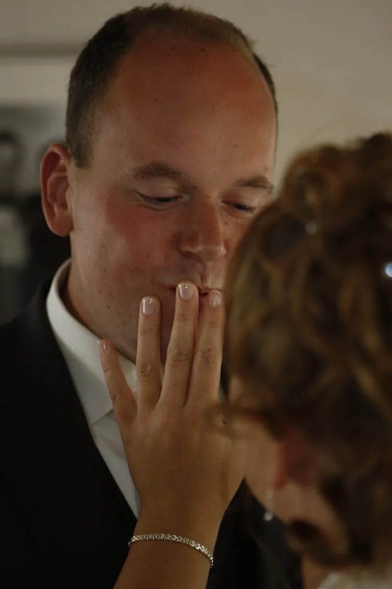 Robert-Jan houdt zijn hand voor zijn mond, overweldigd