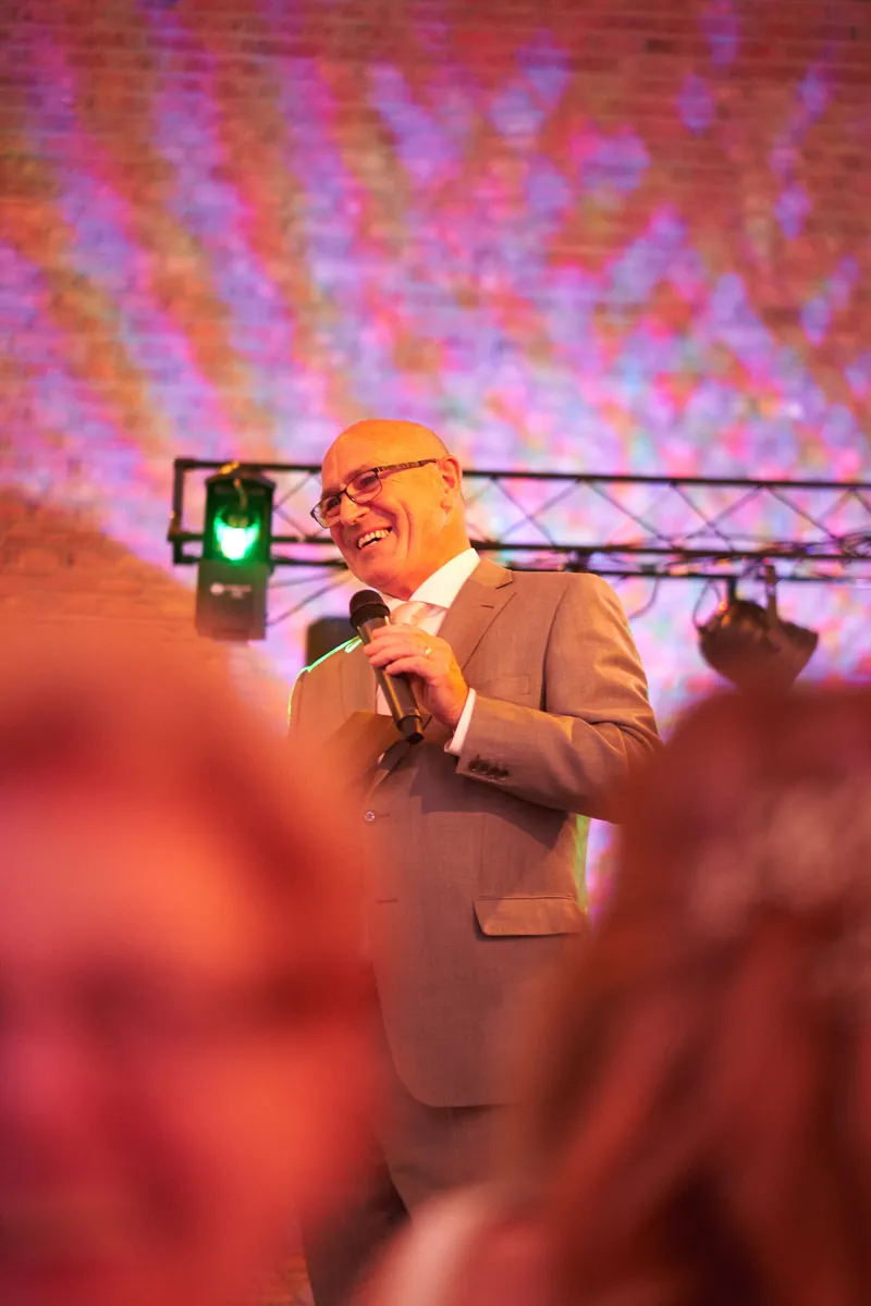 Een speech in gekleurd licht