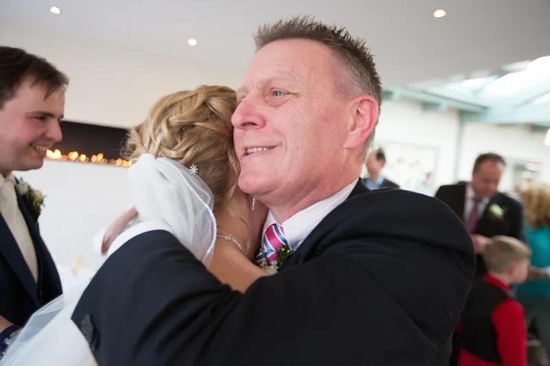 Danielle wordt omhelsd