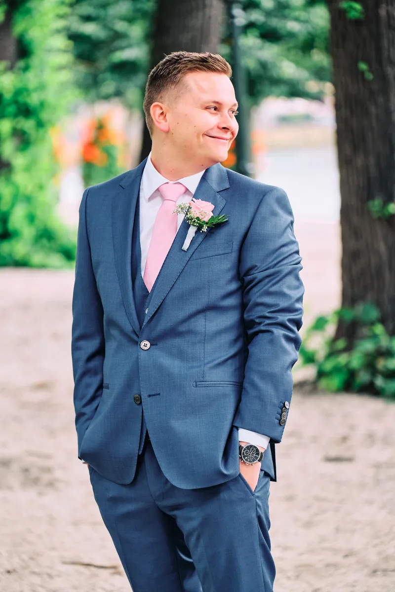 Stefan in zijn blauwe pak