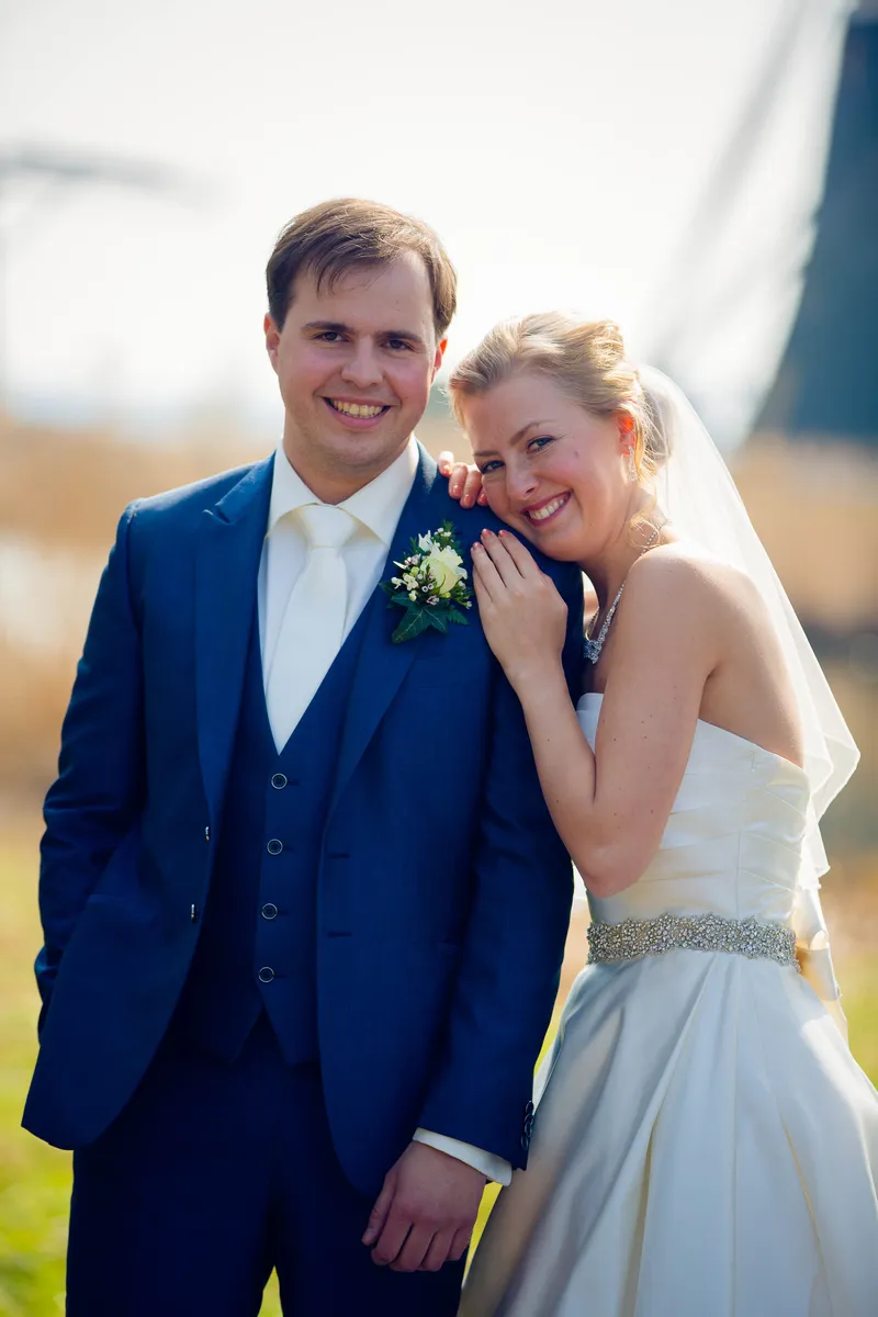 Danielle en Benjamin lachen in de zon